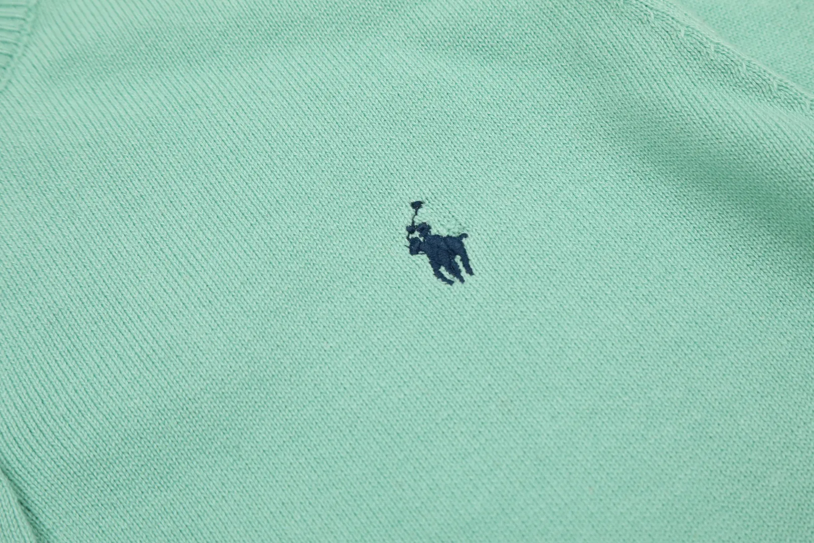 🅿️190 "Top Quality" Style Number: DS010# [Ralph Lauren Solid Color Round Neck Basic Pony Embroidered Logo Knitted Cardigan Long Sleeve] ✅Ralph Lauren Classic Basic Versatile Jersey Cardigan Long Sleeve Small Jacket ✅Main supplier of platform live broadcast wholesale entities ✅ZP quality 1:1 pattern making Scan the code to enter the GF website Counter quality ✅Details and quality The only one in Guangzhou Imported quality cotton yarn Mainly high-end Cost-effective, good quality, no need to say more ✅The version is restored to the original, loose, comfortable and stress-free, simple is high-end, classic is timeless ✅The upper body is simple and easy to match, a must-have for goddess ootd. Good-looking clothes are never picky. A must-have in the goddess’ wardrobe. Size: S-XL Color: Off-white, light blue, pink, khaki, army green, gray, navy, black, Chinese red, mint green